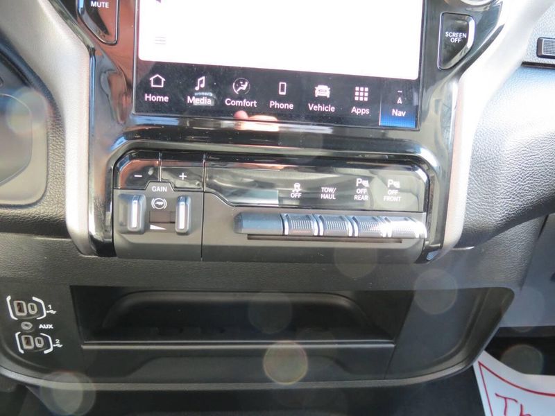 Used 2026 RAM 2500 Big Horn 4x4 4dr Crew Cab 6.3 ft. SB PickupImage 17