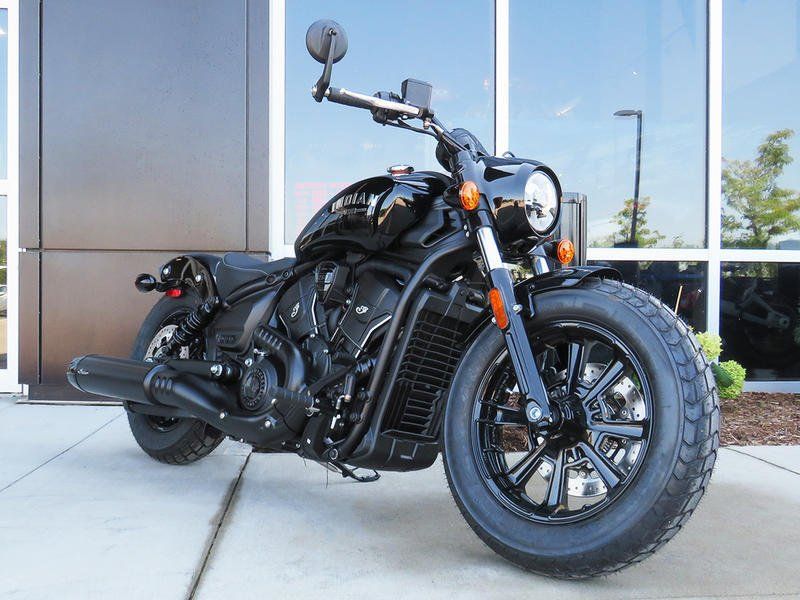 2025 Indian Motorcycle SCOUT BOBBER SIXTY ONYX BLACK METALLIC BASE Image 1