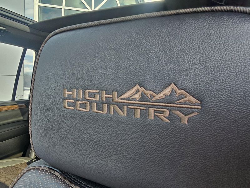 Used 2024 Chevrolet Suburban High CountryImage 14