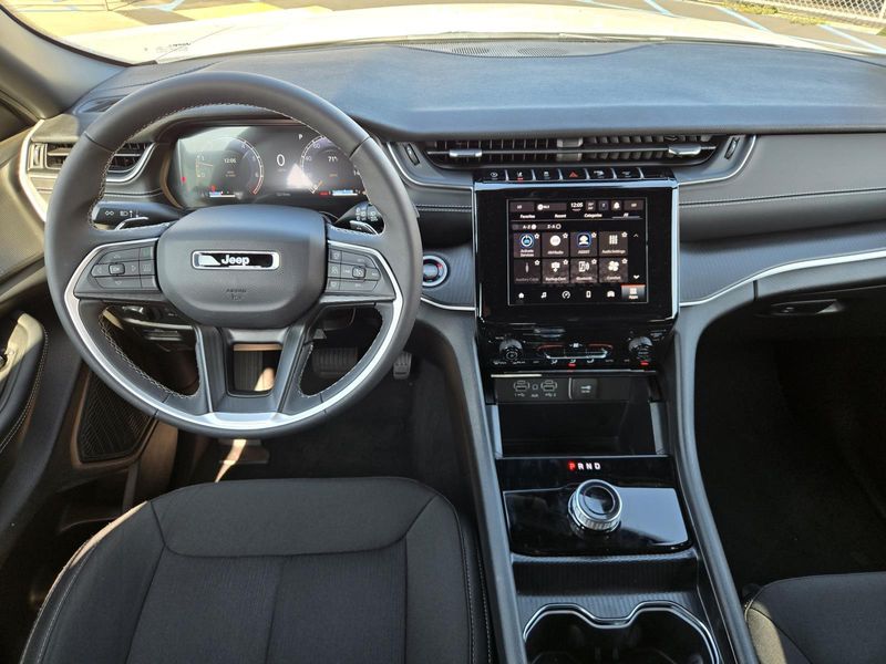 Used 2025 Jeep Grand Cherokee Laredo X 4x2