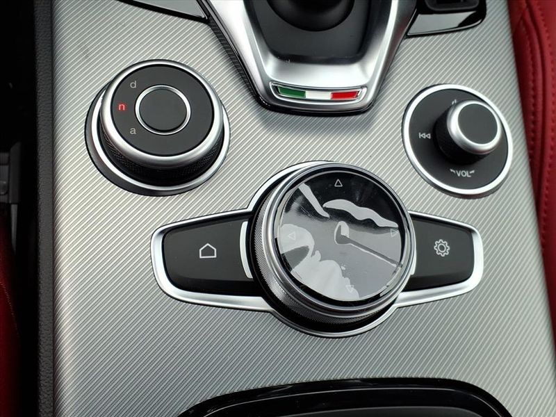 New 2025 Alfa Romeo Stelvio AwdImage 13