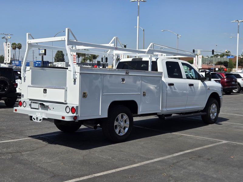 New 2026 RAM 3500 Tradesman Crew Cab Chassis 4x4 60' Ca