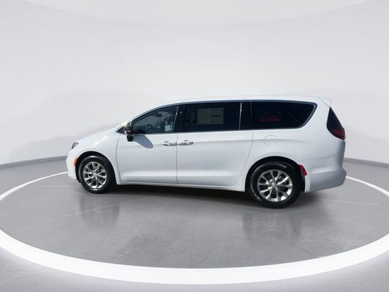 New 2026 Chrysler Pacifica LimitedImage 5