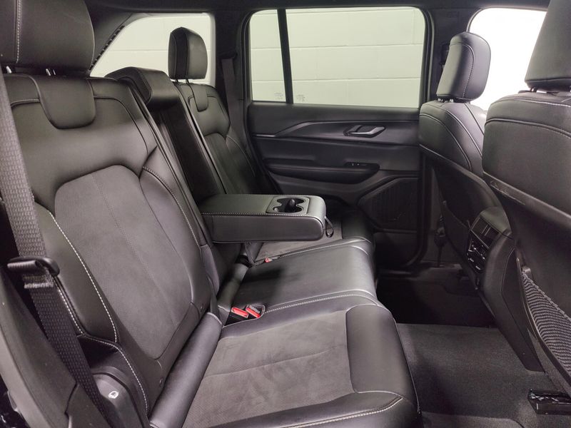 Used 2024 Jeep Grand Cherokee Altitude X 4X4 w/SunroofImage 19