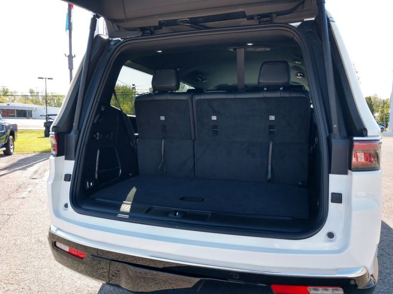 2023 Wagoneer Series II 4X4Image 8
