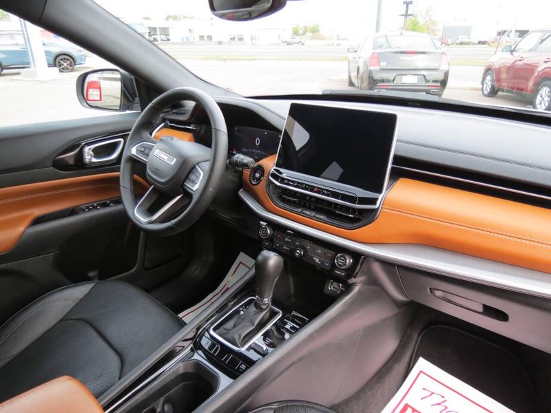 Used 2024 Jeep Compass Limited 4x4 4dr SUVImage 17