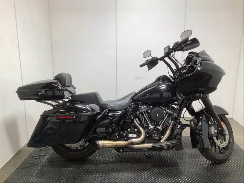 2019 Harley-Davidson Road Glide in a Black exterior color. BMW Motorcycles of Temecula – Southern California (951) 506-6903 bmwmotorcyclesoftemecula.com 