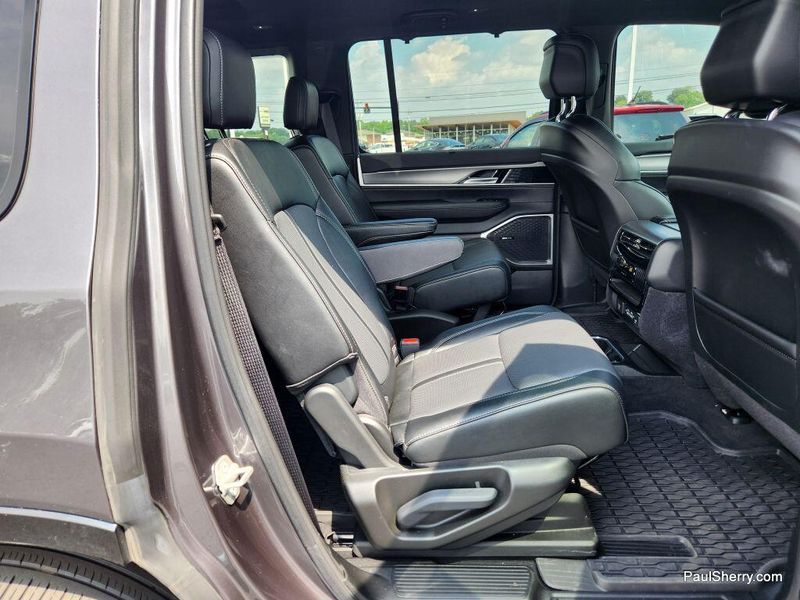 2024 Jeep Wagoneer Series II CarbideImage 41