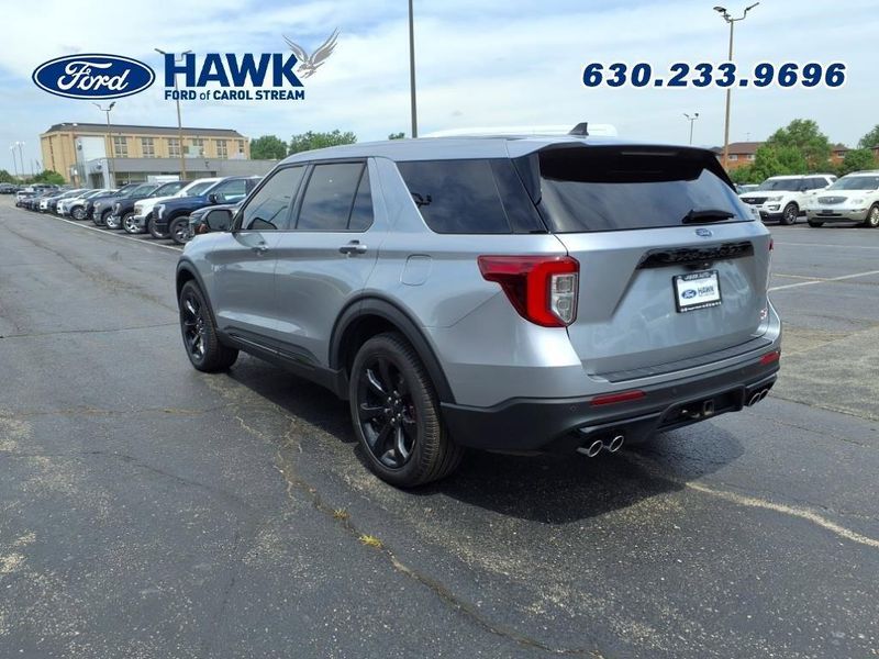 2022 Ford Explorer ST photo 5