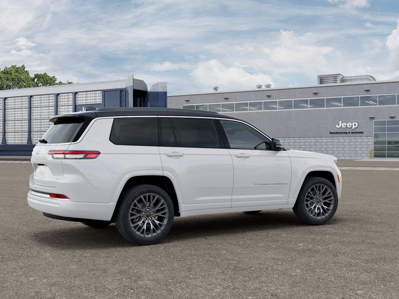 New 2027 Jeep Grand Cherokee L Summit 4x4Image 2