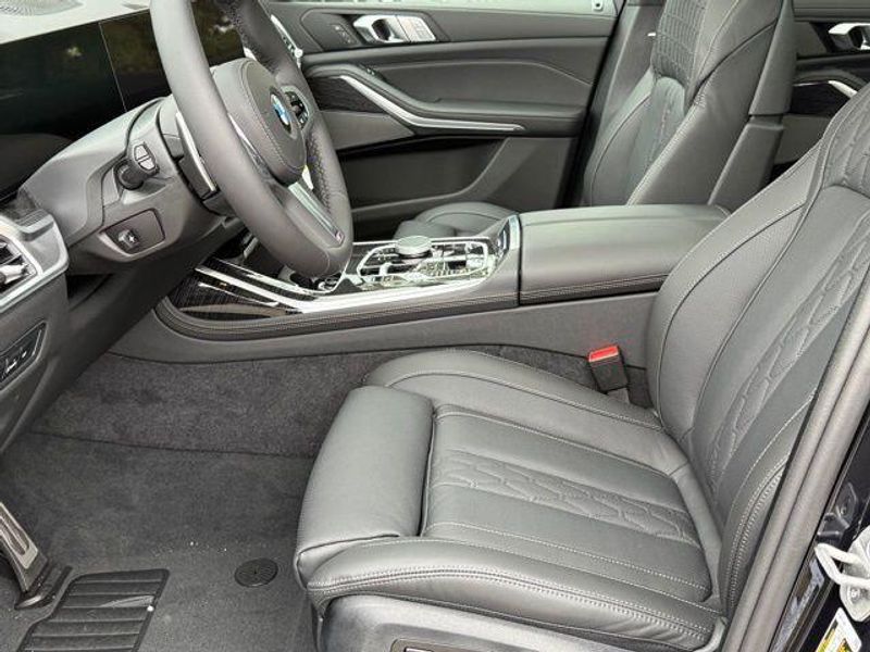 New 2026 BMW X7 xDrive40iImage 17