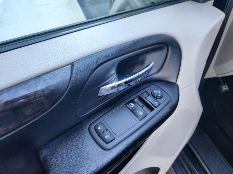 Used 2012 Dodge Grand Caravan SE