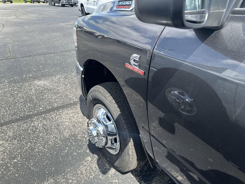 2024 RAM 3500 Tradesman Crew Cab Chassis 4x4 60