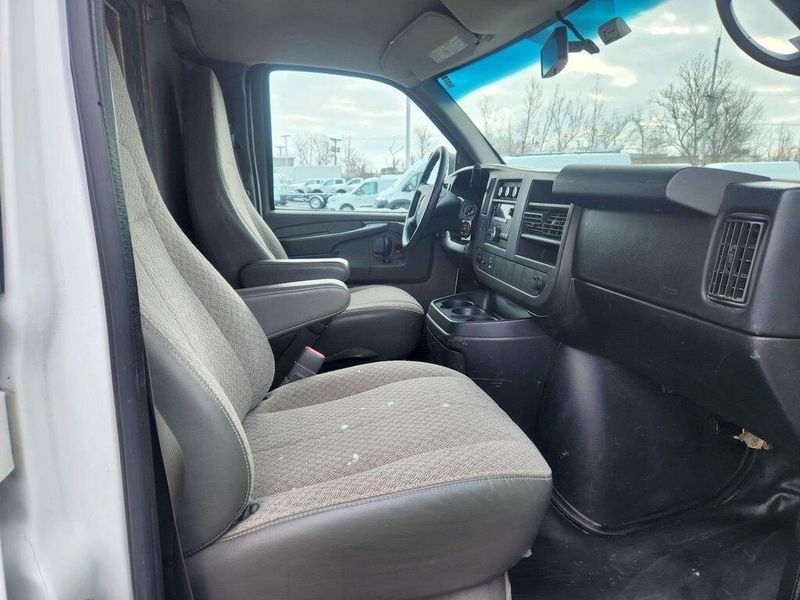 2014 GMC Savana 2500 Work VanImage 27