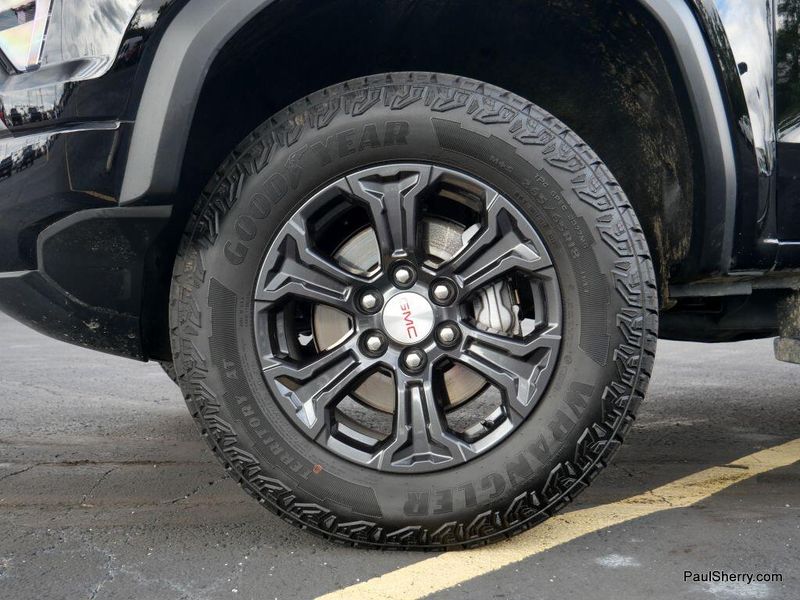 Used 2024 GMC Canyon Elevation