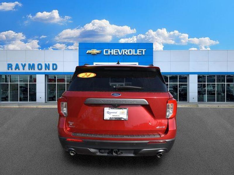 Used 2024 Ford Explorer XLTImage 4