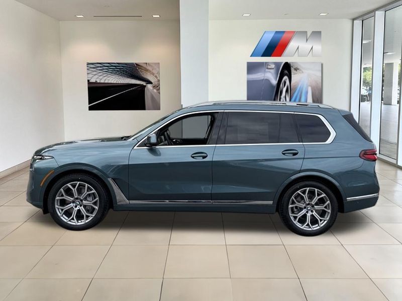 2025 BMW X7 xDrive40iImage 9