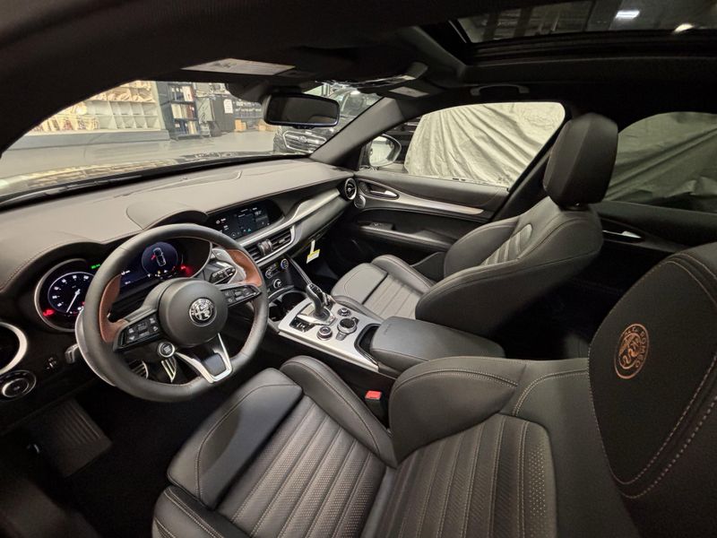 New 2025 Alfa Romeo Stelvio Intensa AwdImage 5