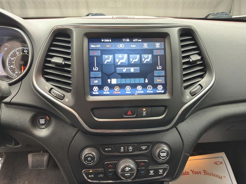 Used 2022 Jeep Cherokee TrailhawkImage 11