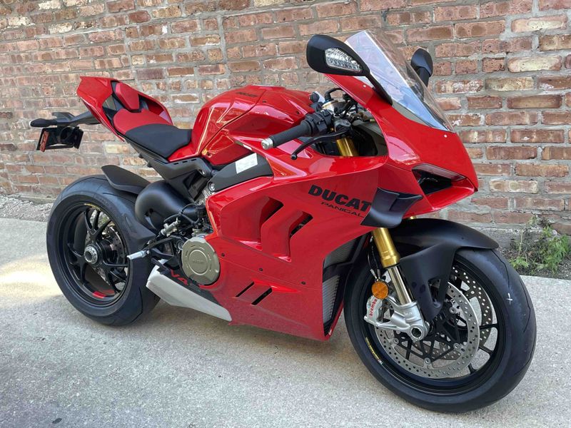 2023 Ducati Panigale V4 SImage 2