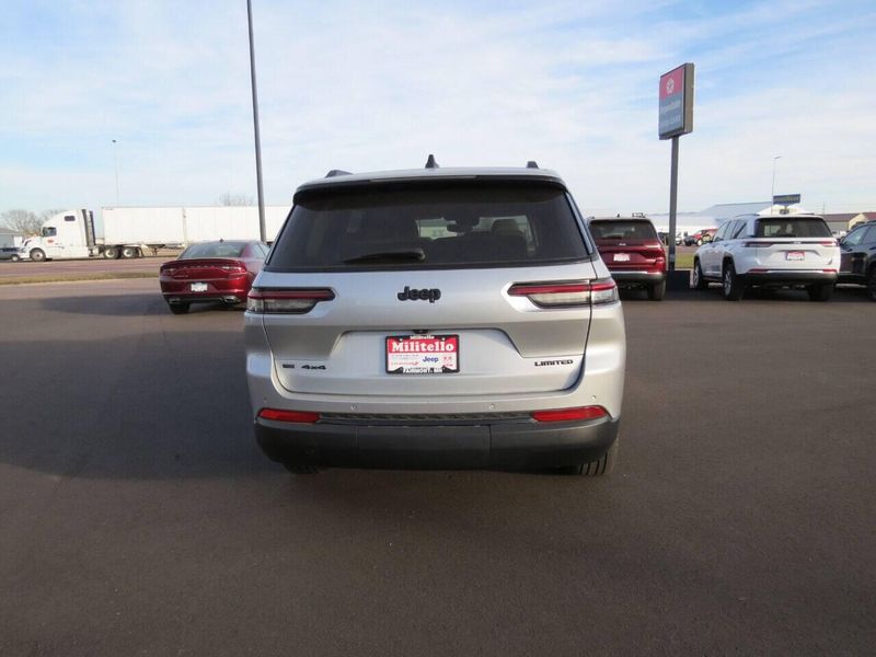 2022 Jeep Grand Cherokee L Limited 4x4 4dr SUV in a Gray exterior color and Taninterior. Militello Motors ​507-200-4344 militellomotors.net 