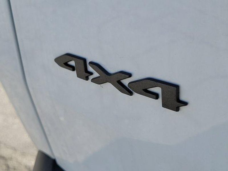 New 2026 Jeep Cherokee Laredo 4x4