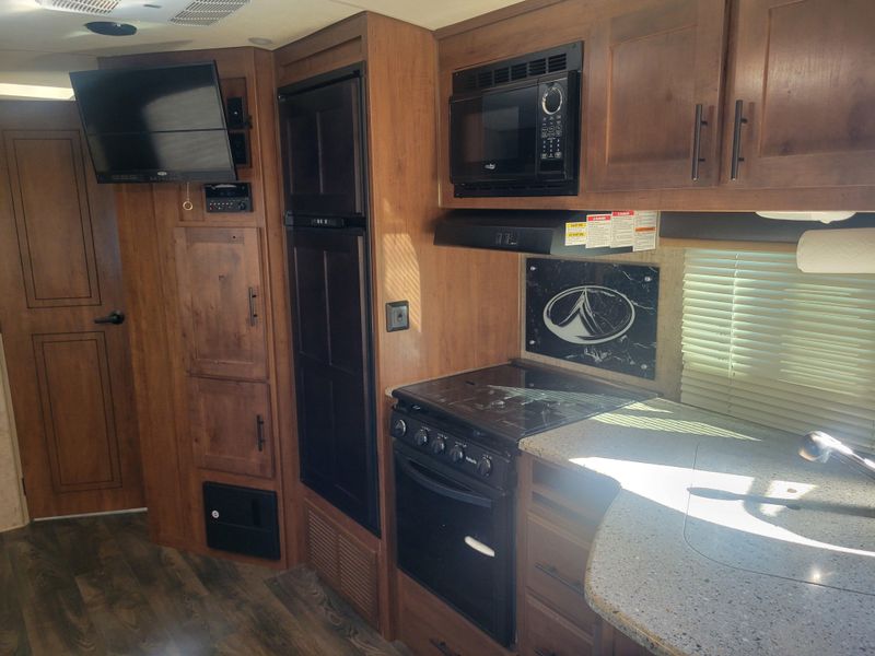 Used 2019 OUTDOORS RV MOUNTAIN SERIES Image 9