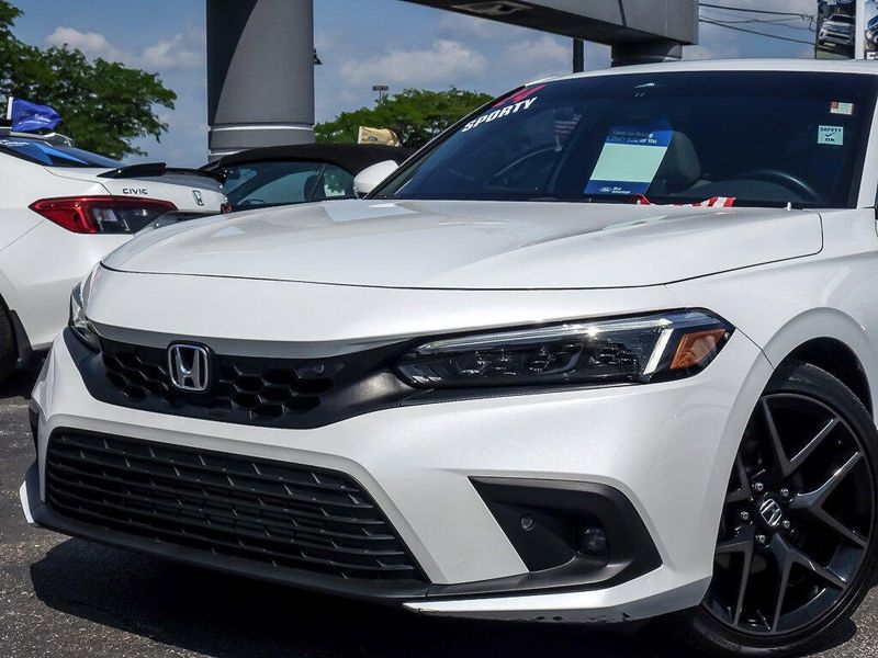 2024 Honda Civic Hatchback Sport Touring photo 2