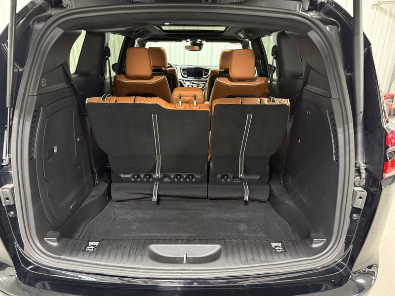 Used 2024 Chrysler Pacifica Hybrid PinnacleImage 5