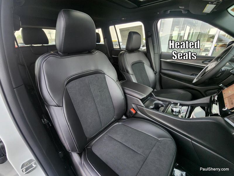 New 2026 Jeep Grand Cherokee Laredo Altitude 4x4