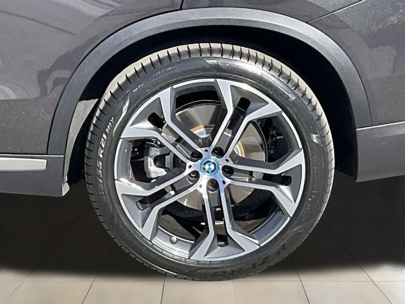 2023 BMW X5 xDrive45eImage 17