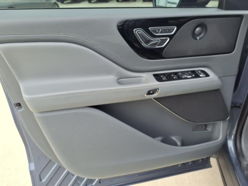 Used 2021 Lincoln Aviator ReserveImage 17