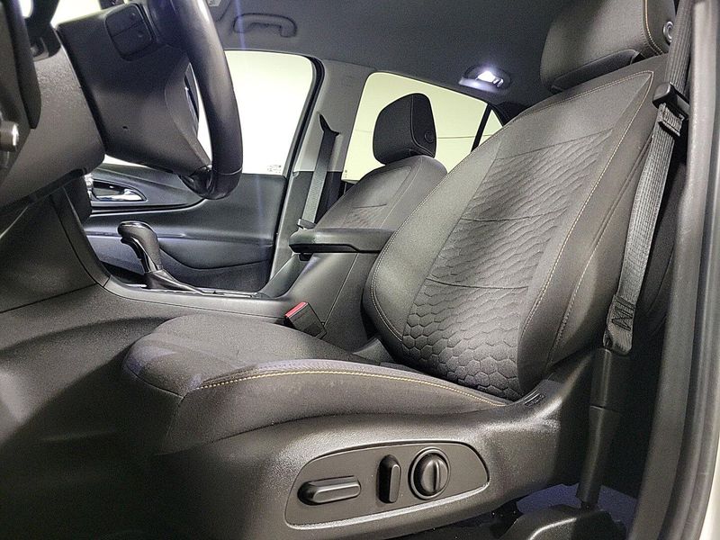 2021 Chevrolet Equinox LT photo 9