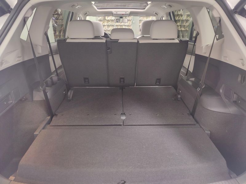 Used 2019 Volkswagen Tiguan SEL AWD w/Sunroof/NavImage 17