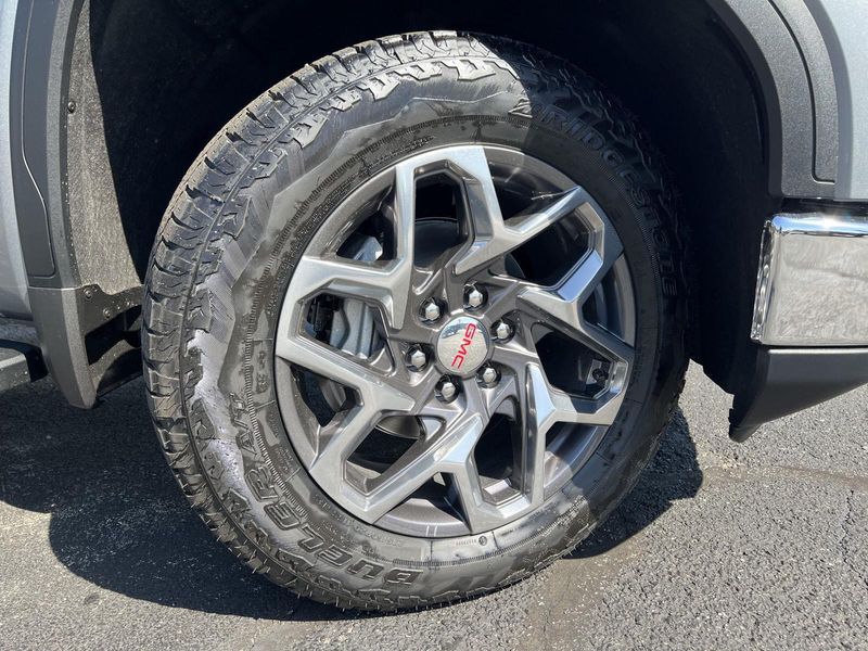 2026 Gmc Sierra 1500 SLT photo 2