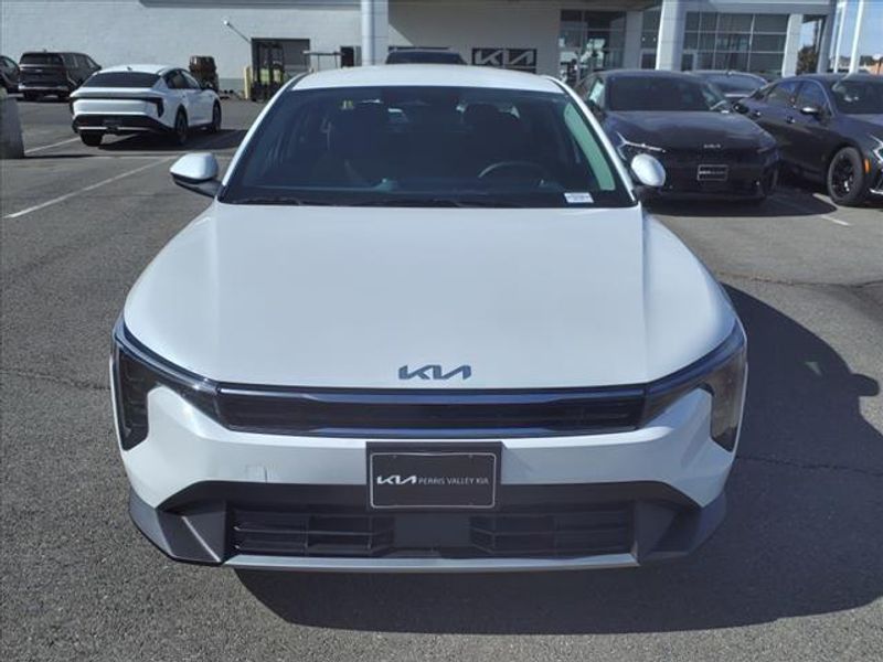 2025 Kia K4 EXImage 2