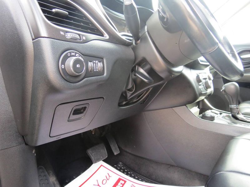 Used 2019 Jeep Cherokee Trailhawk 4x4 4dr SUVImage 15