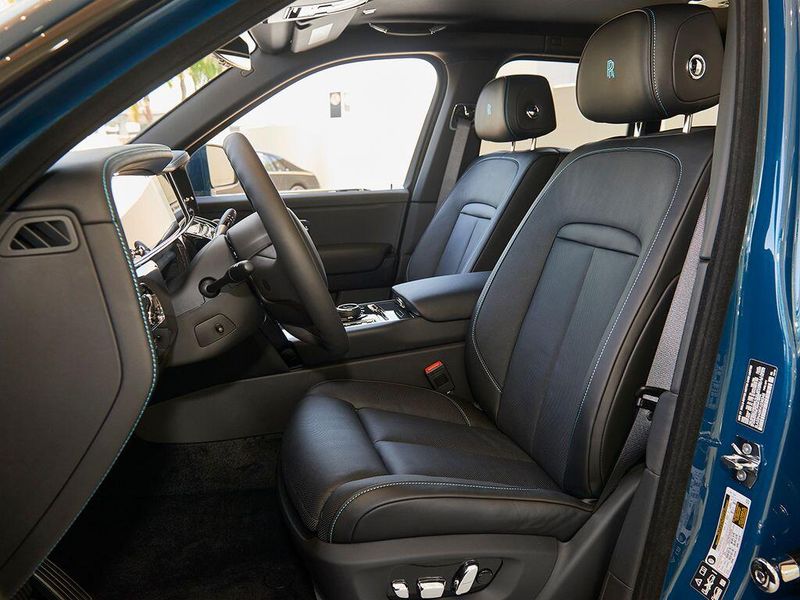 New 2027 Rolls-Royce Cullinan Black BadgeImage 12