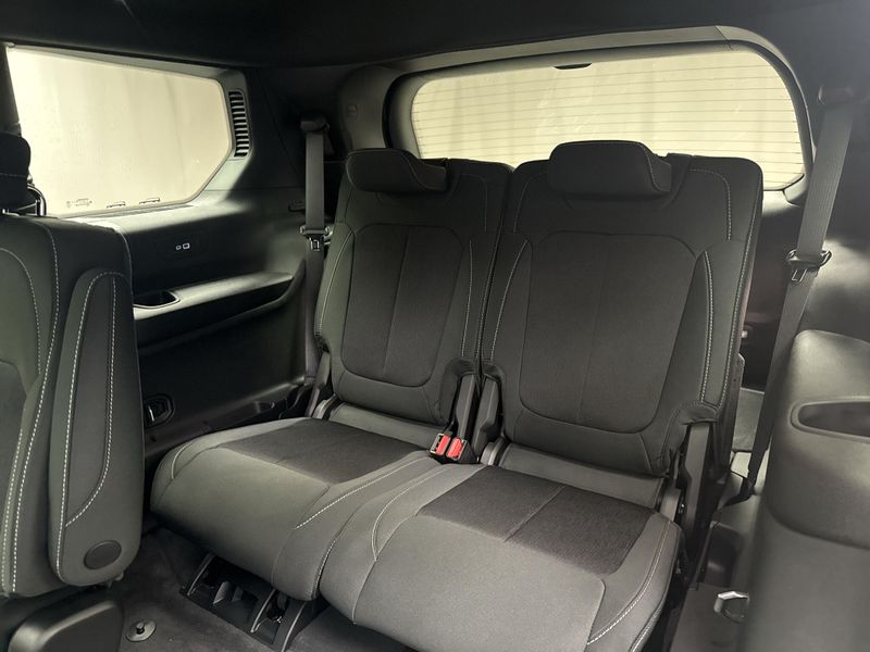 New 2027 Jeep Grand Cherokee L Laredo X 4x4Image 13