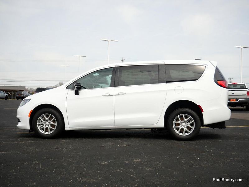 New 2026 Chrysler Voyager Lx