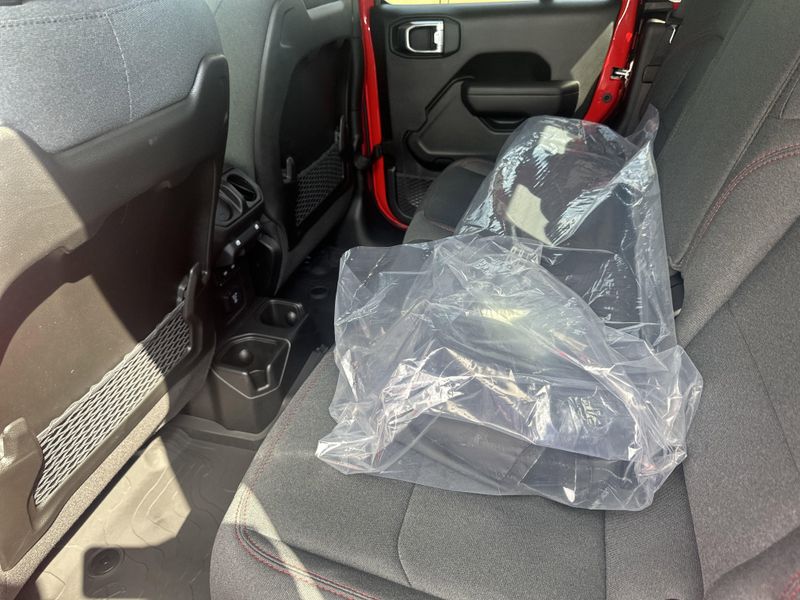 New 2025 Jeep Gladiator Rubicon 4x4Image 16