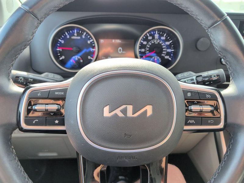 2024 Kia Carnival LXImage 22