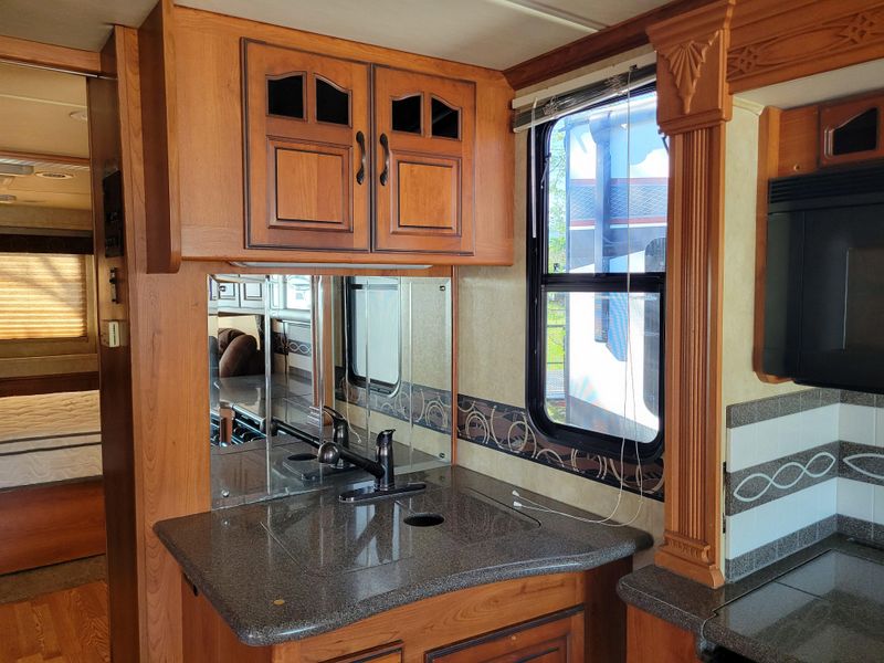 Used 2011 COACHMAN BY FOREST R ENCOUNTER 37-TZ Image 17