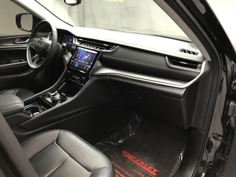 Used 2023 Jeep Grand Cherokee L LimitedImage 24