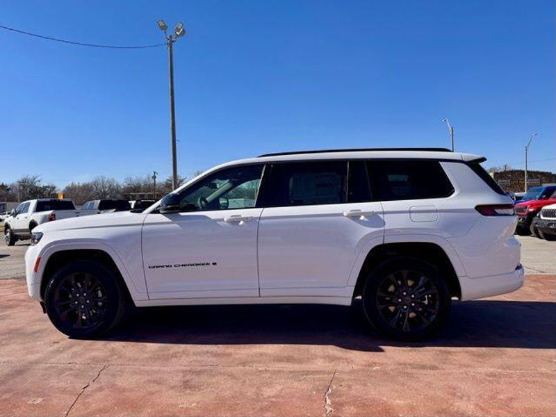 New 2026 Jeep Grand Cherokee L Limited Reserve 4x4Image 8