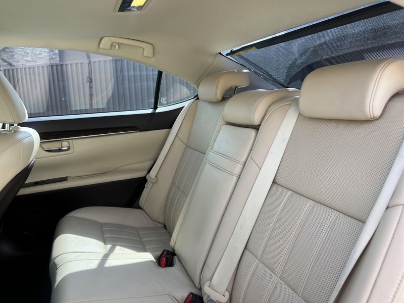 2017 Lexus ES 350Image 20