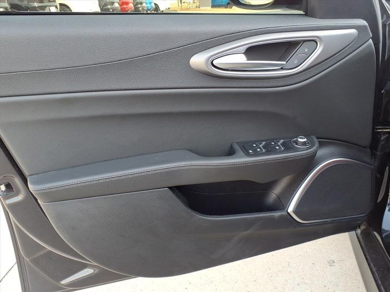 Used 2022 Alfa Romeo Giulia VeloceImage 21