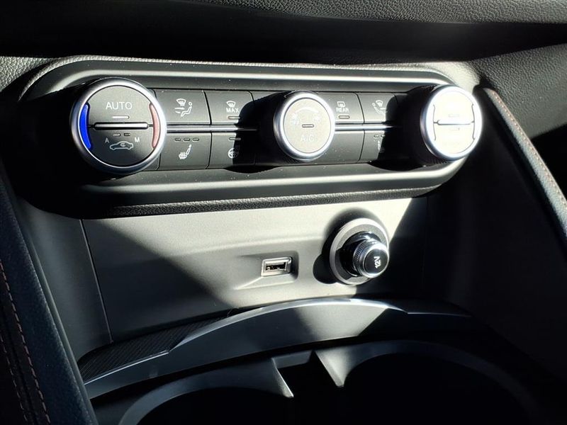 New 2025 Alfa Romeo Stelvio Intensa AwdImage 21