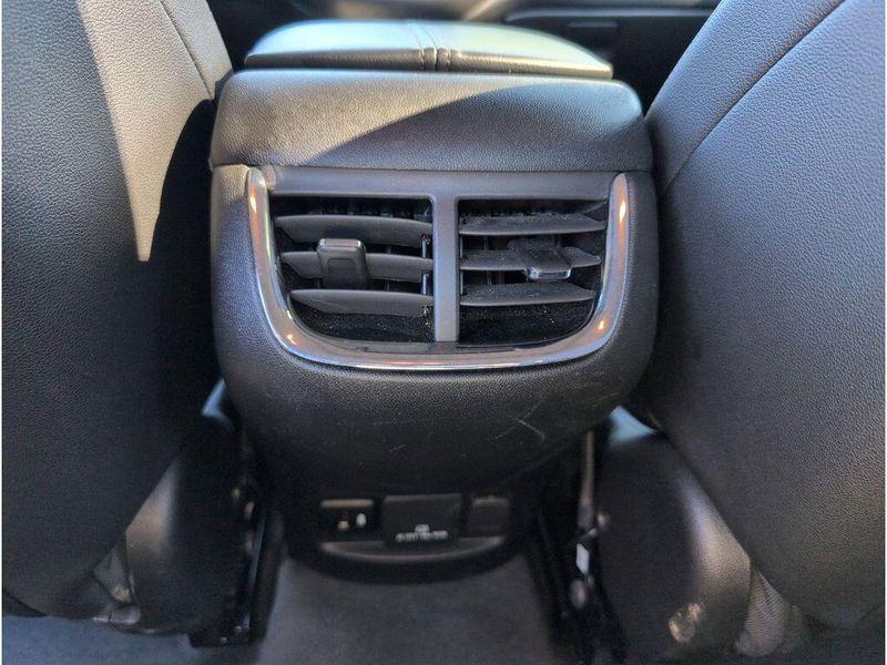 Used 2024 Chevrolet Malibu LTImage 34