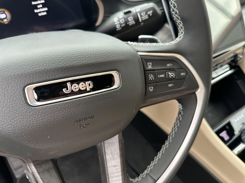 New 2025 Jeep Grand Cherokee L Limited 4x4Image 24